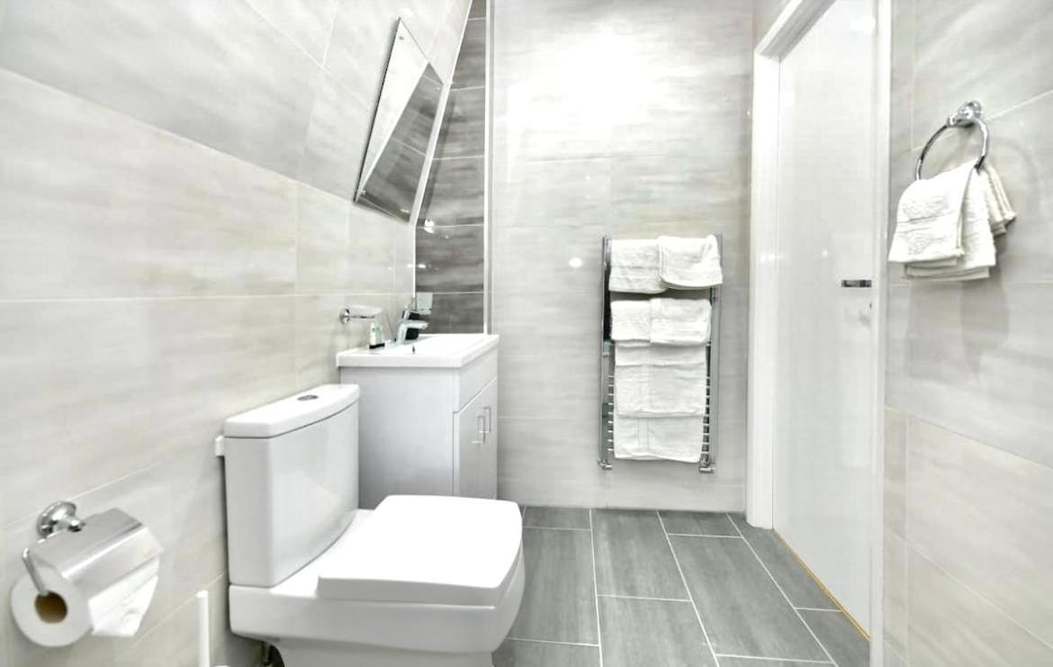 Lovely 2 Bedroom Serviced Penthouse Battersea Park Road London Eksteriør billede